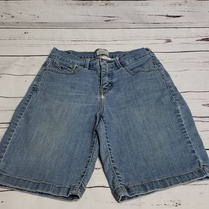 Levi Jean shorts Bermuda size 5